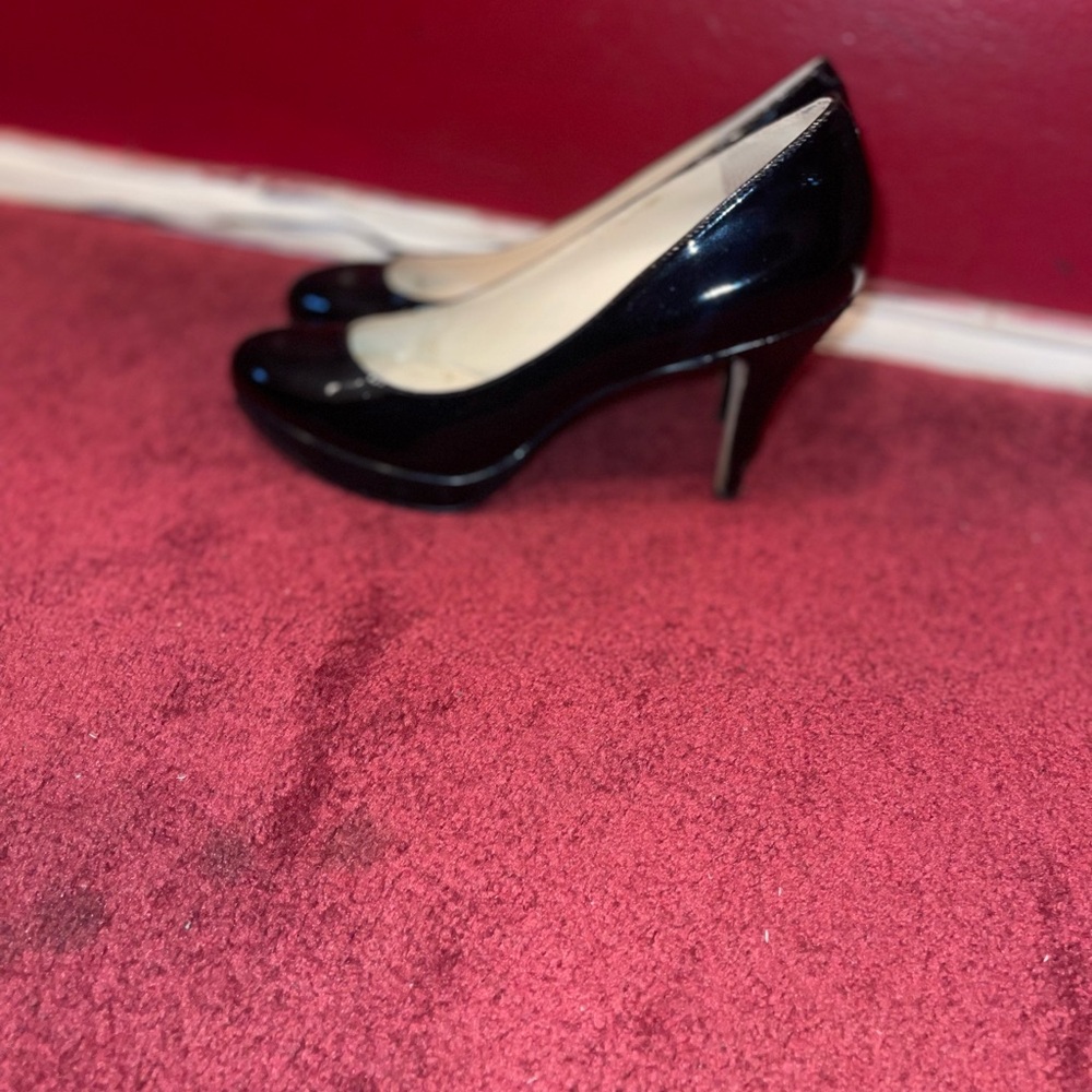 Elegant Black patent leather Platform Pump